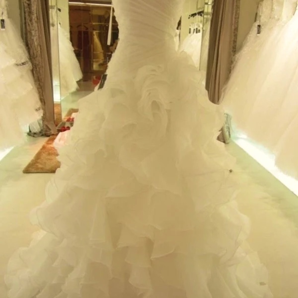 Beautiful never worn mermaid style wedding dress - Picture 1 of 4